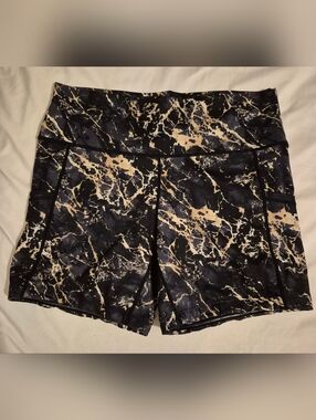 CVG Women’s Black & Beige Marble Print Active Shorts